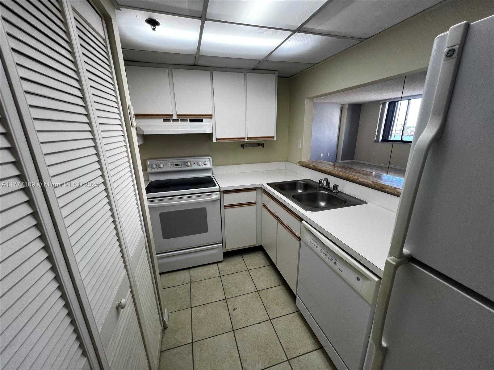 Small Image of 540 BRICKELL KEY DR #1226, Miami Number 33