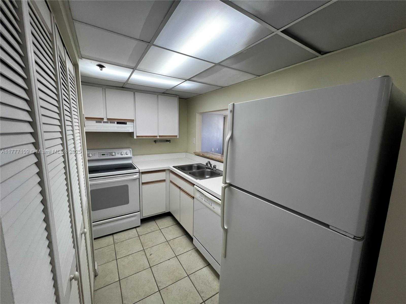 Small Image of 540 BRICKELL KEY DR #1226, Miami Number 34