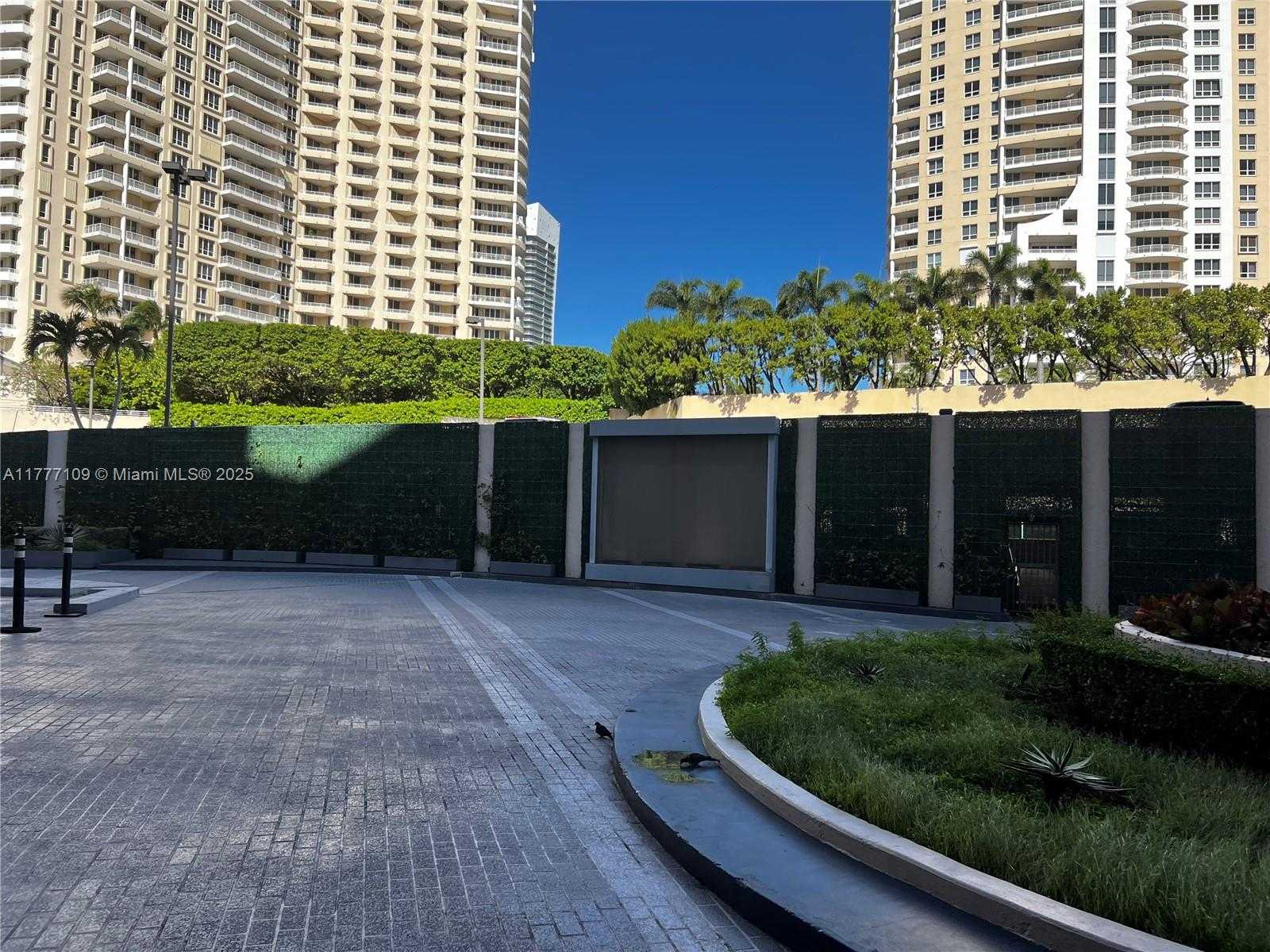 Small Image of 540 BRICKELL KEY DR #1226, Miami Number 4
