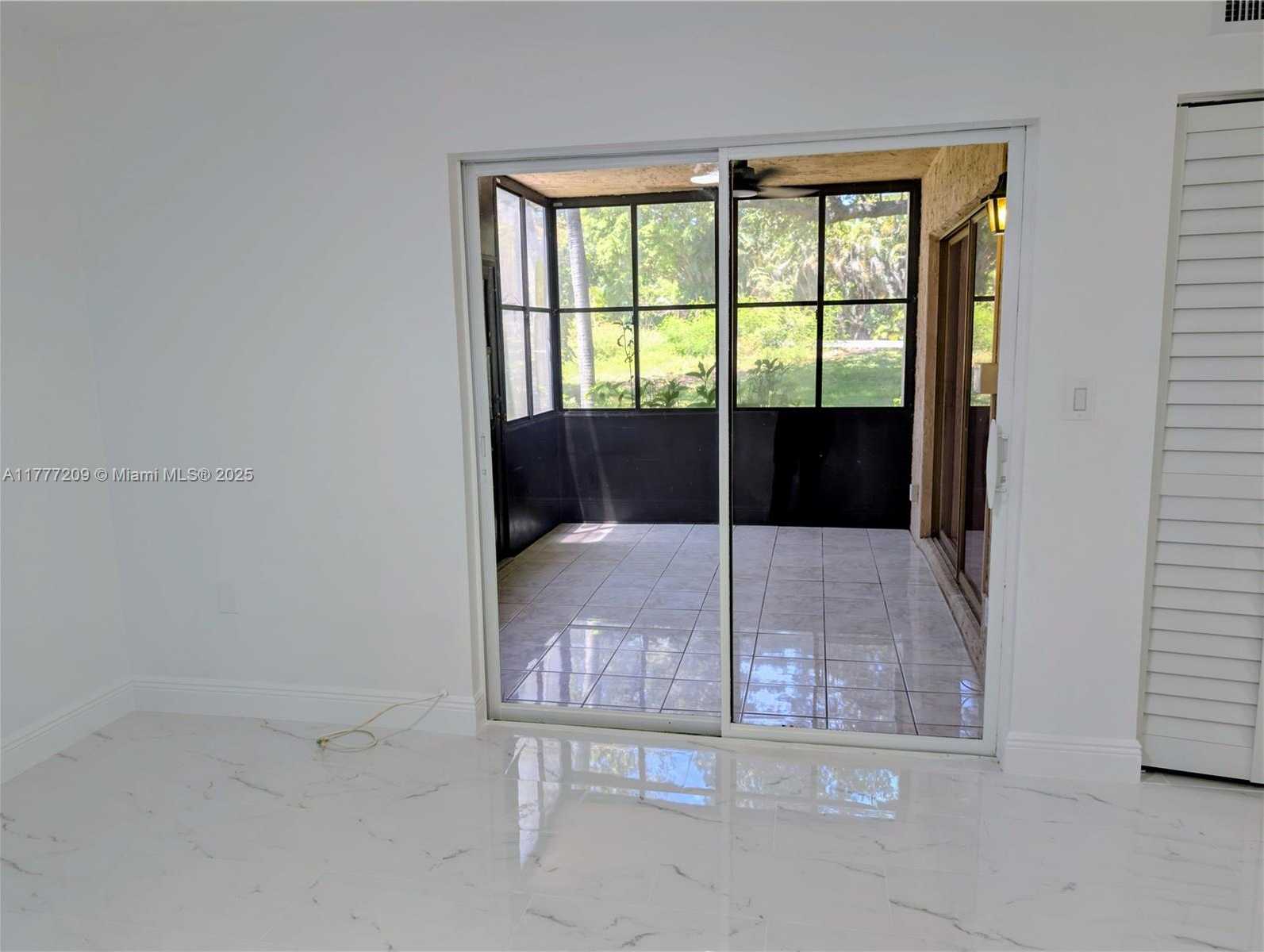 Small Image of 200 JACARANDA COUNTRY CLUB DR #6A, Plantation Number 12
