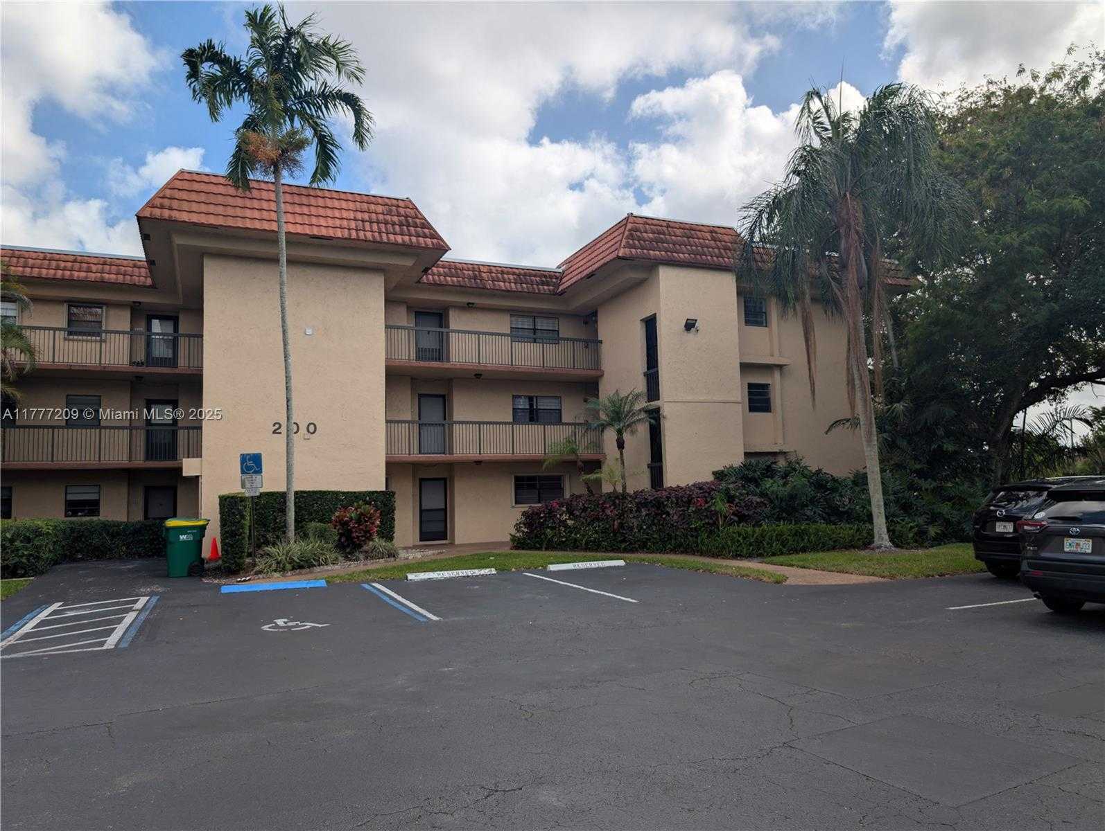 Small Image of 200 JACARANDA COUNTRY CLUB DR #6A, Plantation Number 19
