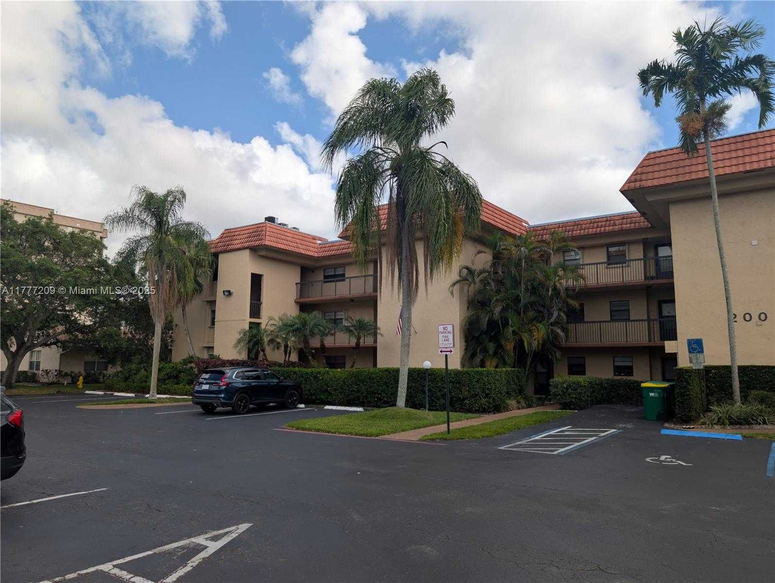 Small Image of 200 JACARANDA COUNTRY CLUB DR #6A, Plantation Number 21