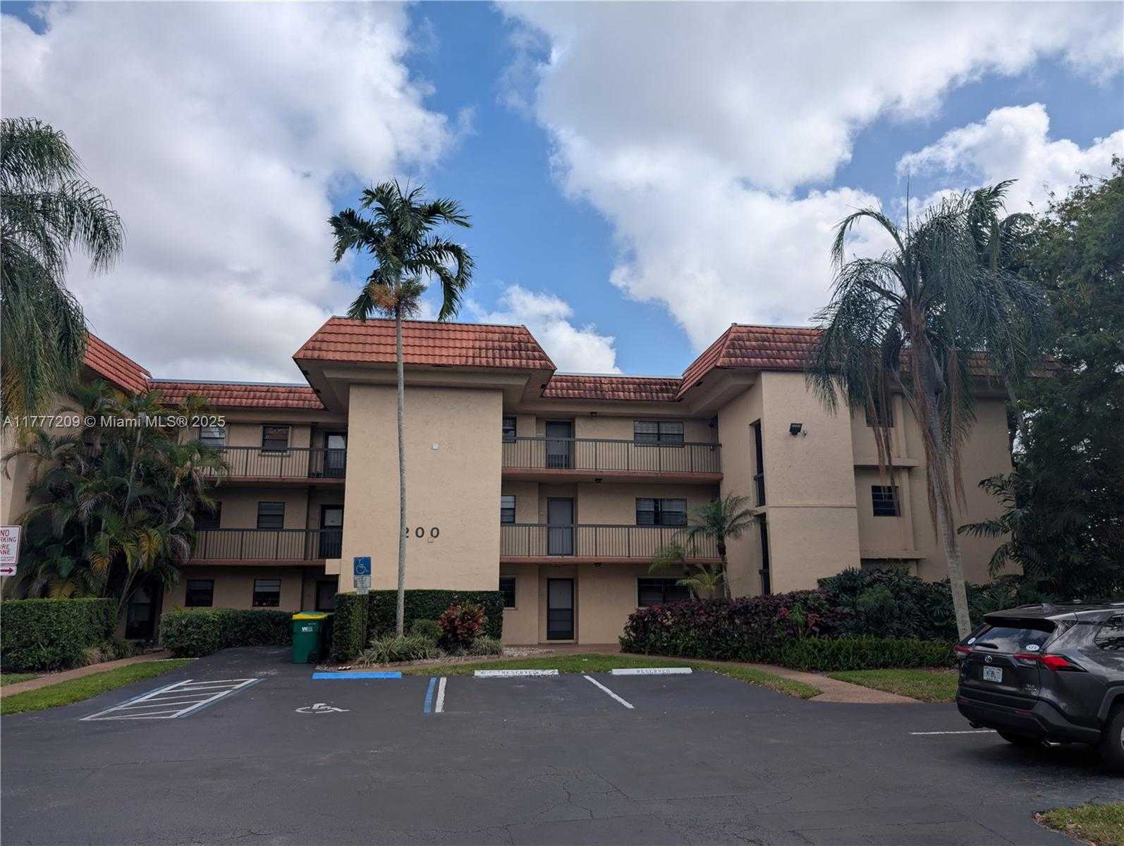 Small Image of 200 JACARANDA COUNTRY CLUB DR #6A, Plantation Number 22