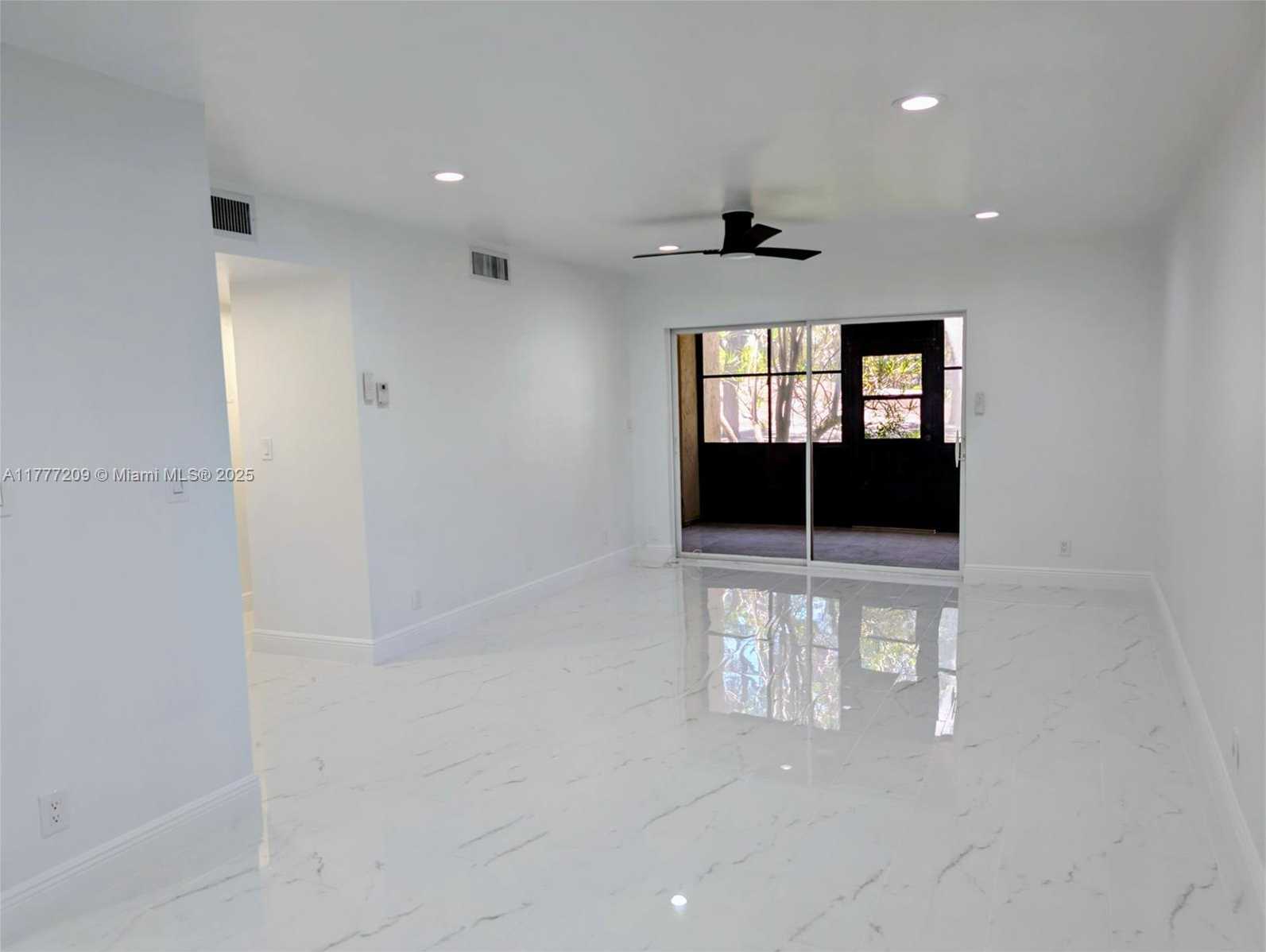 Small Image of 200 JACARANDA COUNTRY CLUB DR #6A, Plantation Number 5
