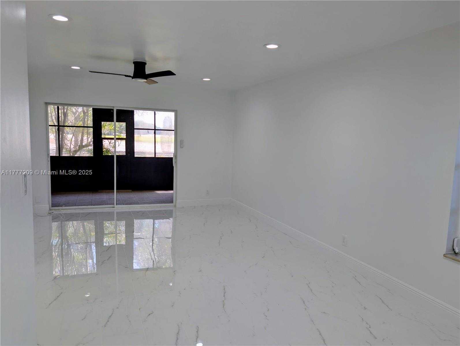 Small Image of 200 JACARANDA COUNTRY CLUB DR #6A, Plantation Number 6