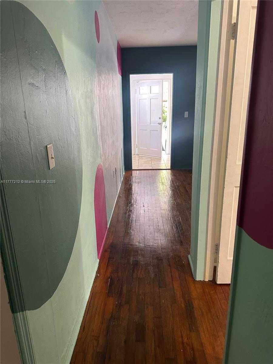 Small Image of 2613 INAGUA AVE, Miami Number 12