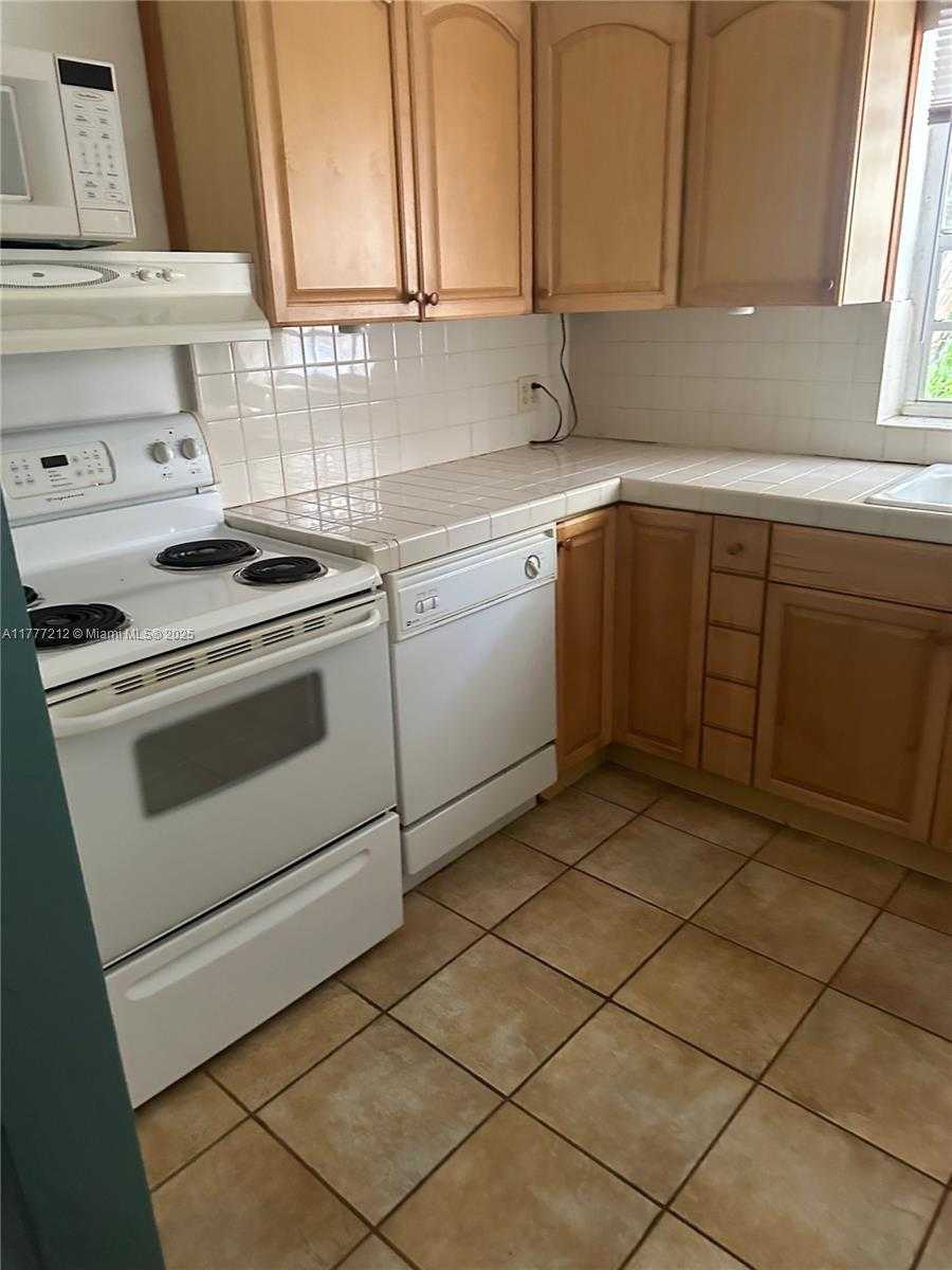 Small Image of 2613 INAGUA AVE, Miami Number 2