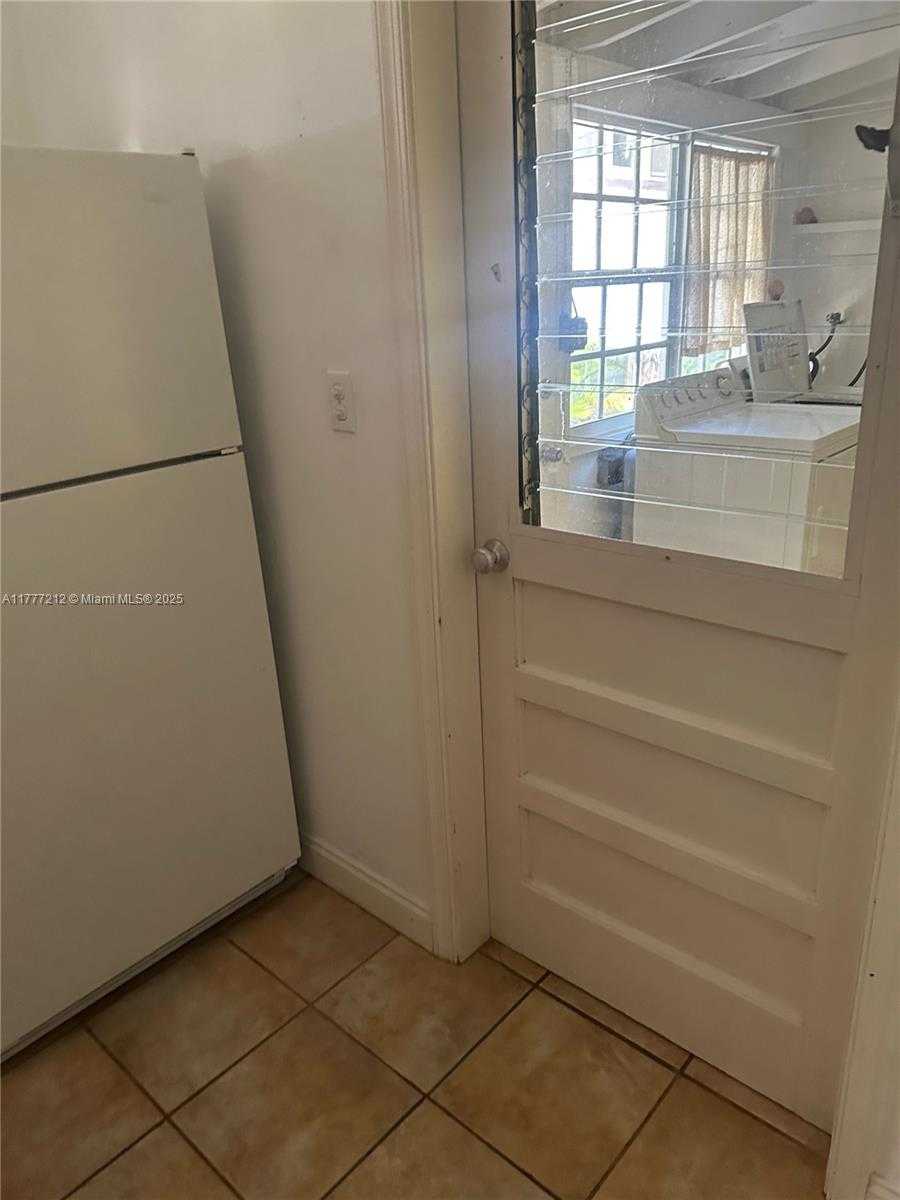 Small Image of 2613 INAGUA AVE, Miami Number 3