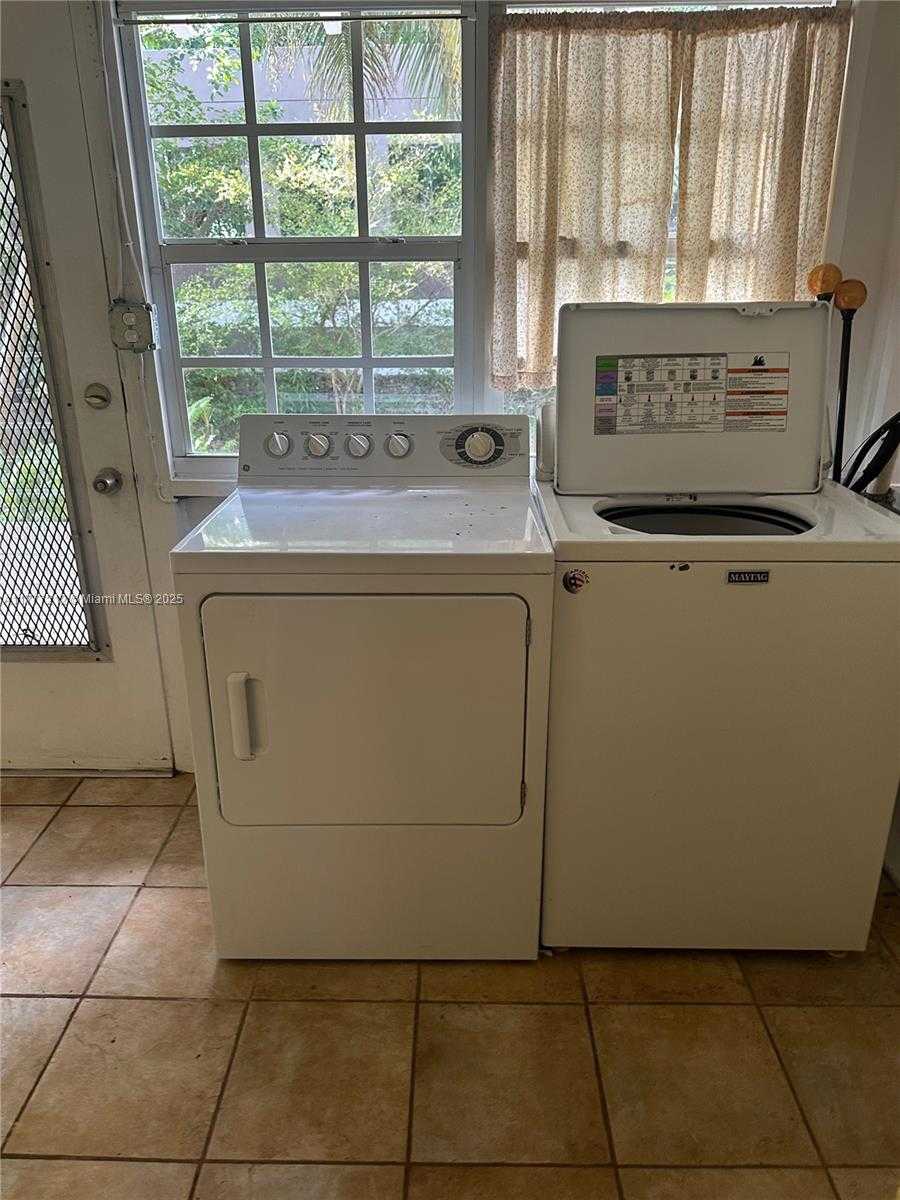Small Image of 2613 INAGUA AVE, Miami Number 4