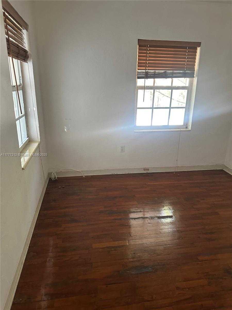 Small Image of 2613 INAGUA AVE, Miami Number 5