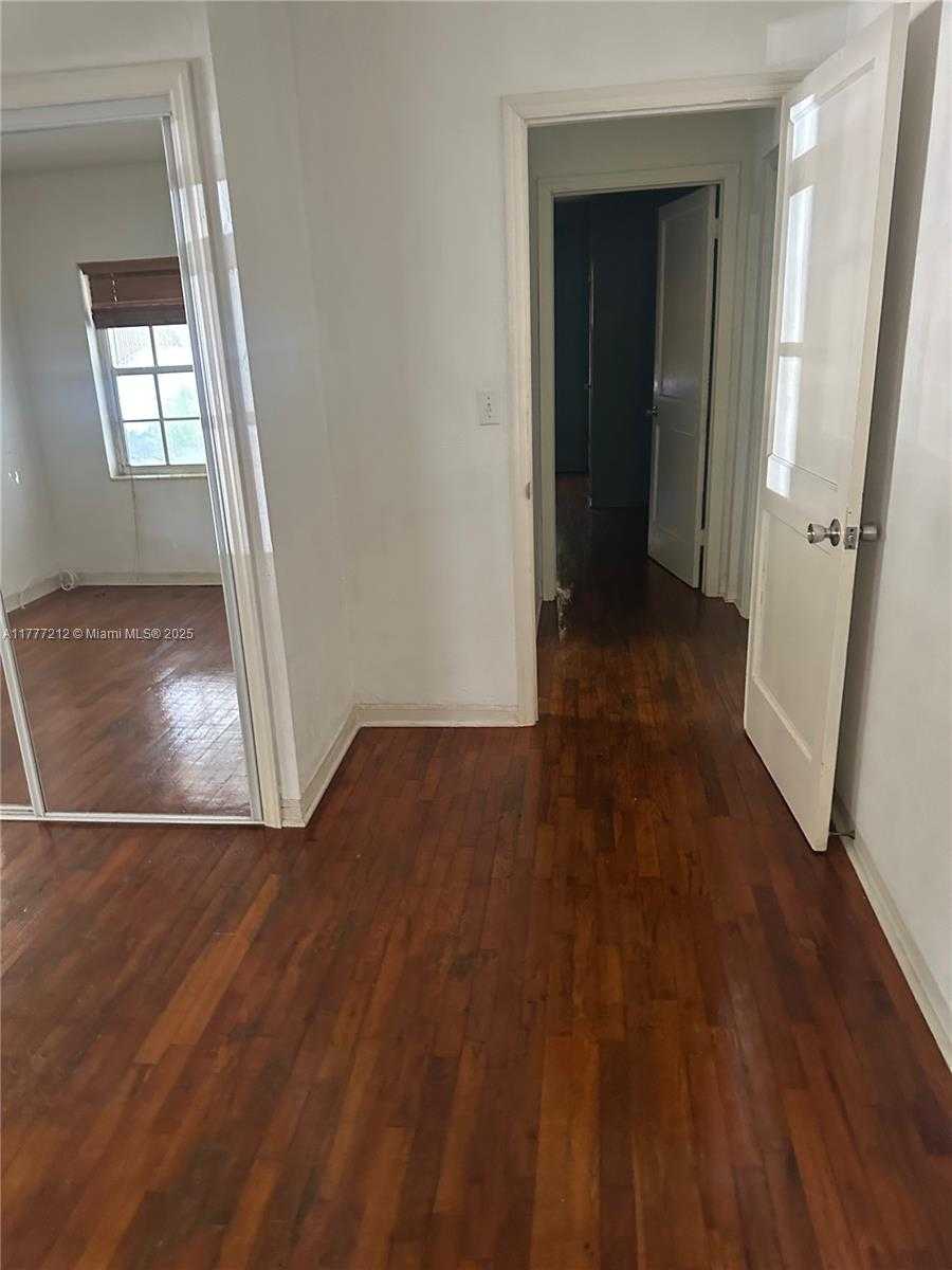 Small Image of 2613 INAGUA AVE, Miami Number 9