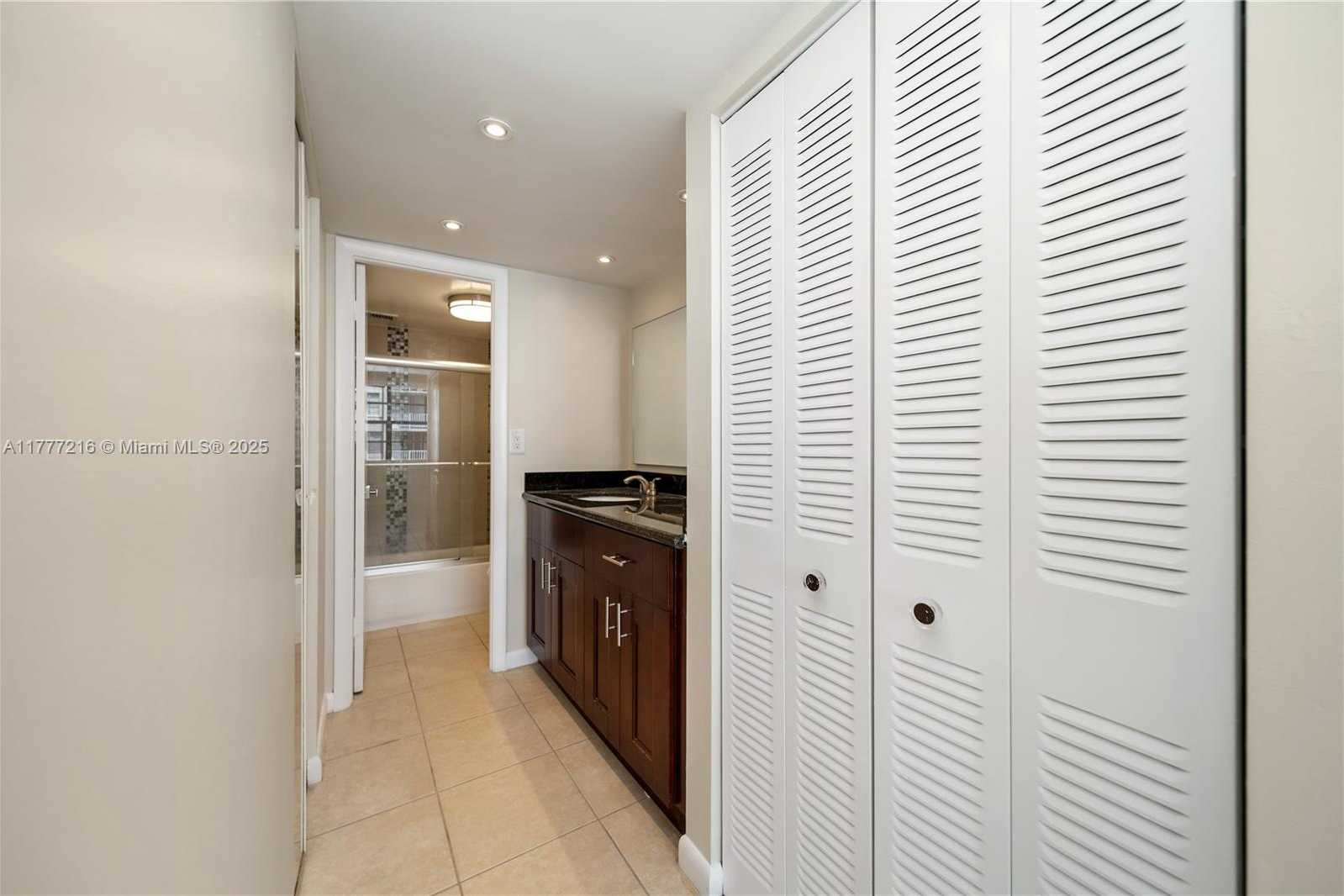 Small Image of 16710 NE 9th Ave, Miami, FL 33162, USA Number 10