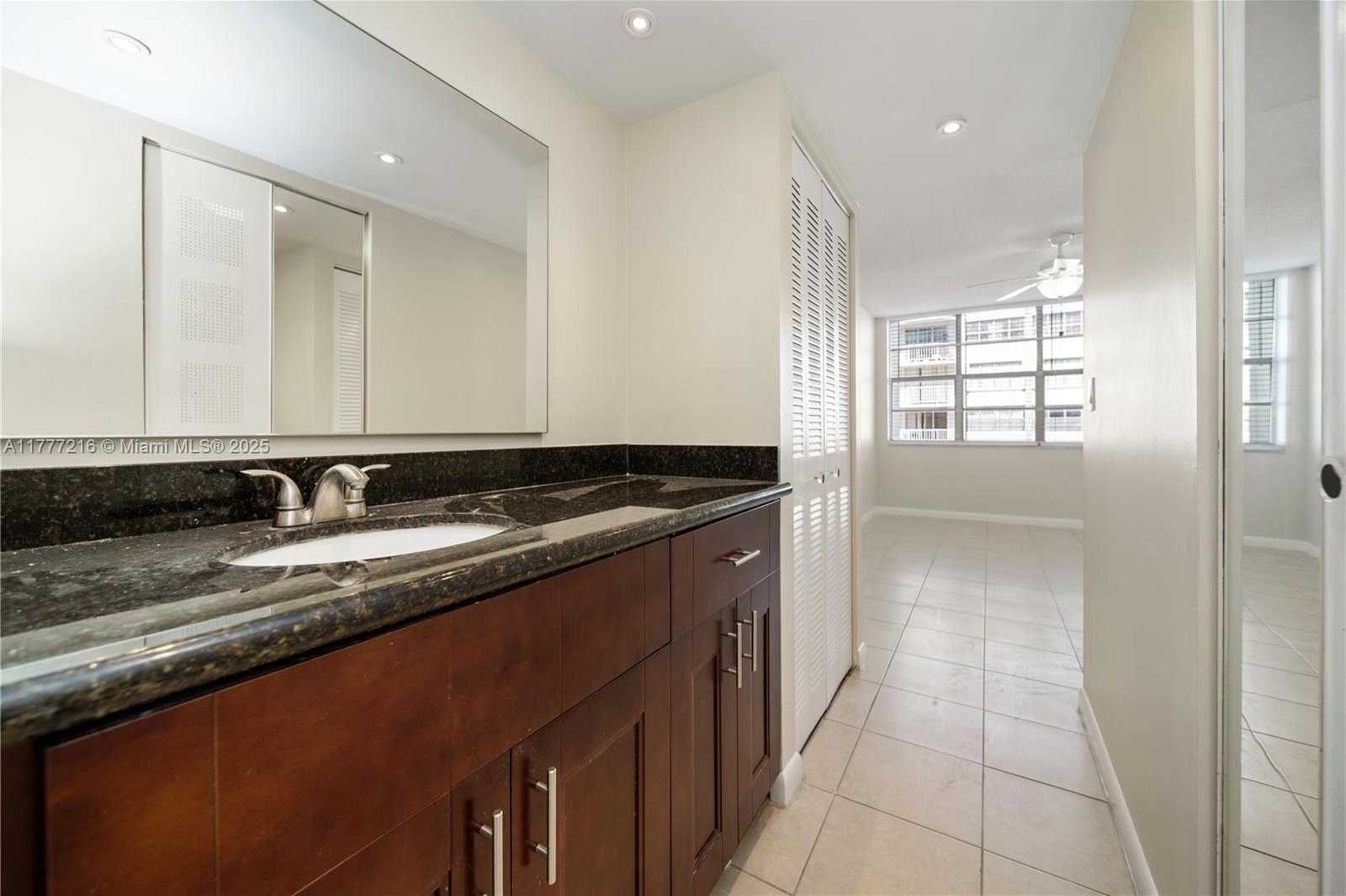 Small Image of 16710 NE 9th Ave, Miami, FL 33162, USA Number 11