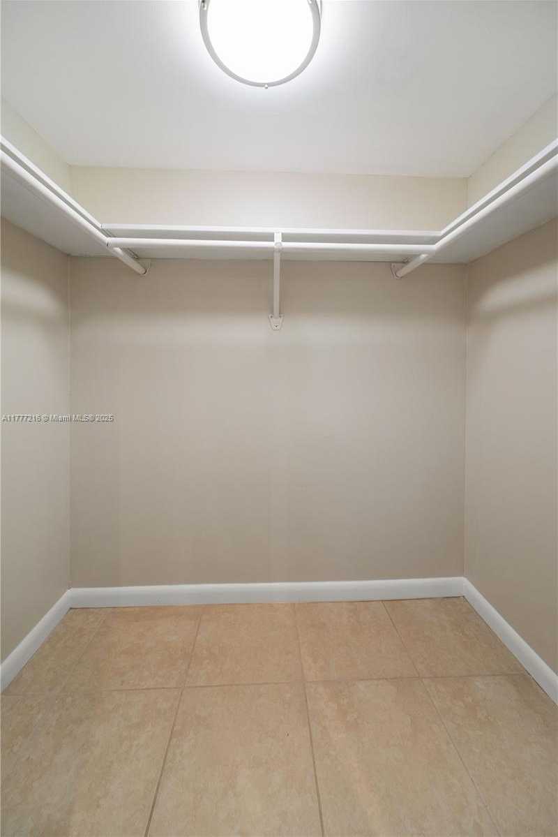 Small Image of 16710 NE 9th Ave, Miami, FL 33162, USA Number 12