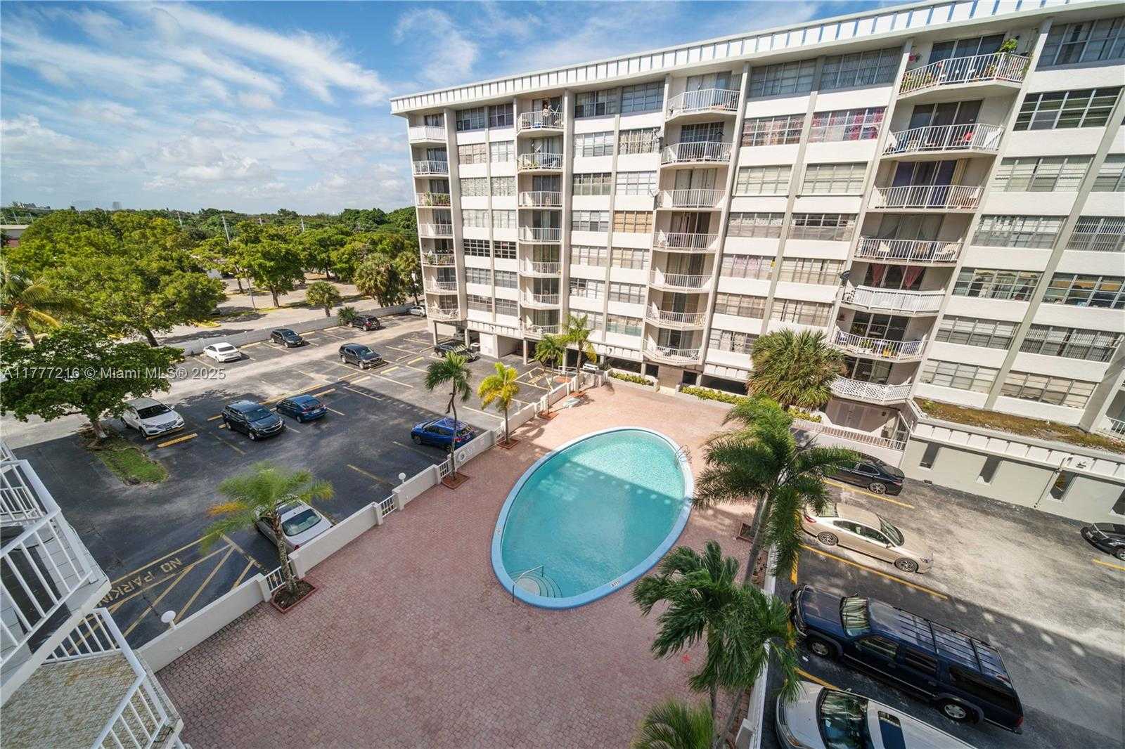 Small Image of 16710 NE 9th Ave, Miami, FL 33162, USA Number 13