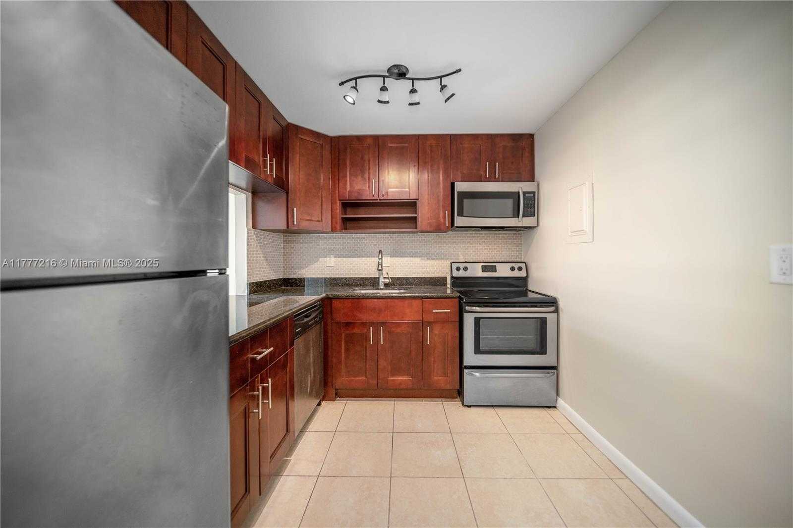 Small Image of 16710 NE 9th Ave, Miami, FL 33162, USA Number 2