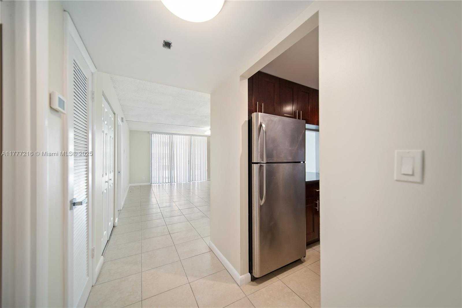 Small Image of 16710 NE 9th Ave, Miami, FL 33162, USA Number 3