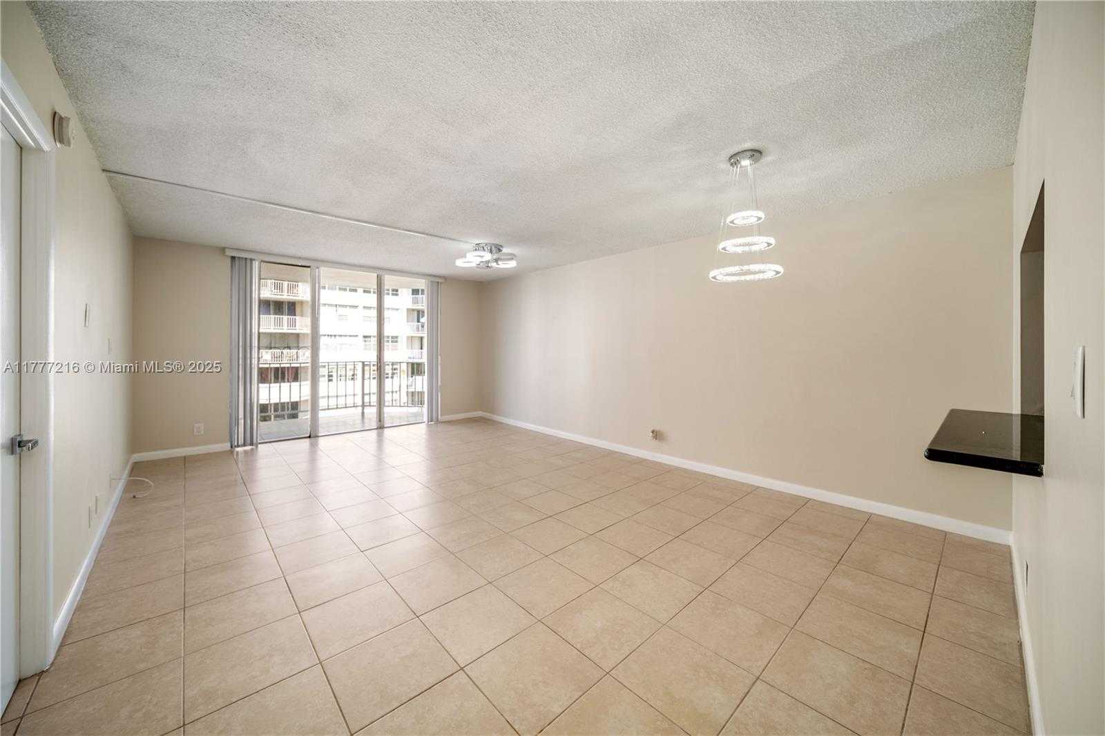 Small Image of 16710 NE 9th Ave, Miami, FL 33162, USA Number 7