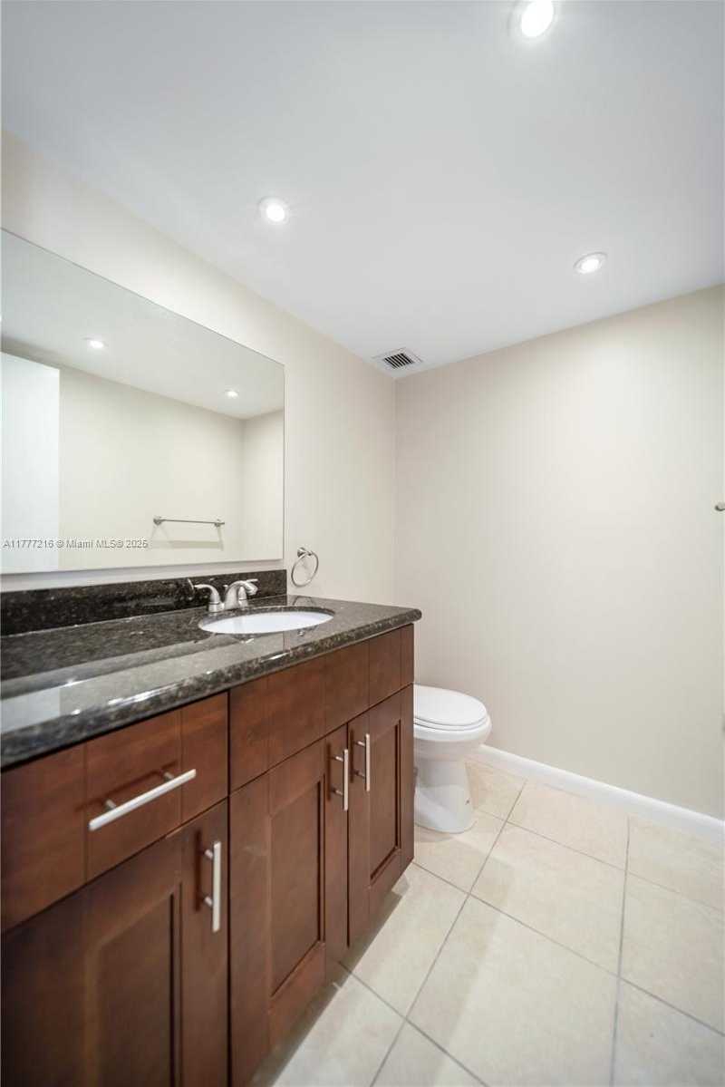 Small Image of 16710 NE 9th Ave, Miami, FL 33162, USA Number 8