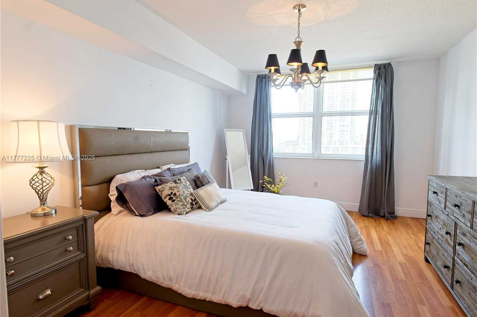 Small Image of 31 SOUTH EAST 5TH ST #1203, Miami Number 13