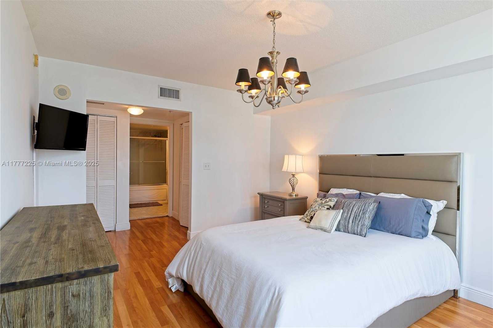 Small Image of 31 SOUTH EAST 5TH ST #1203, Miami Number 14