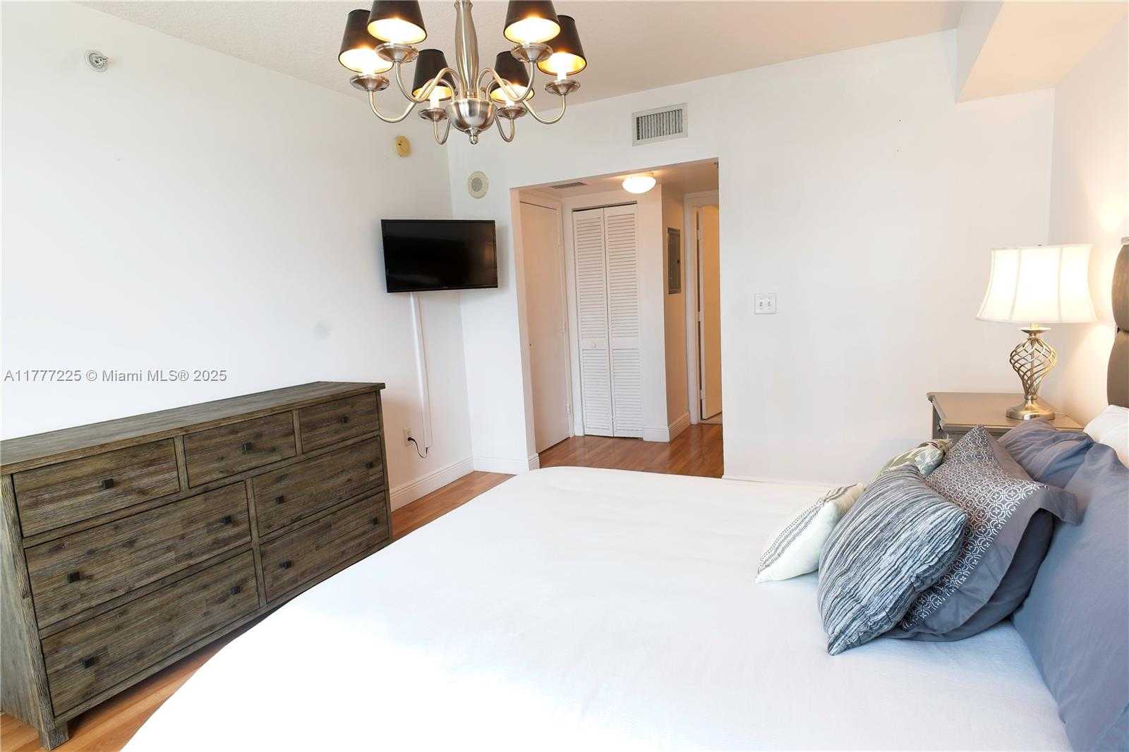 Small Image of 31 SOUTH EAST 5TH ST #1203, Miami Number 15