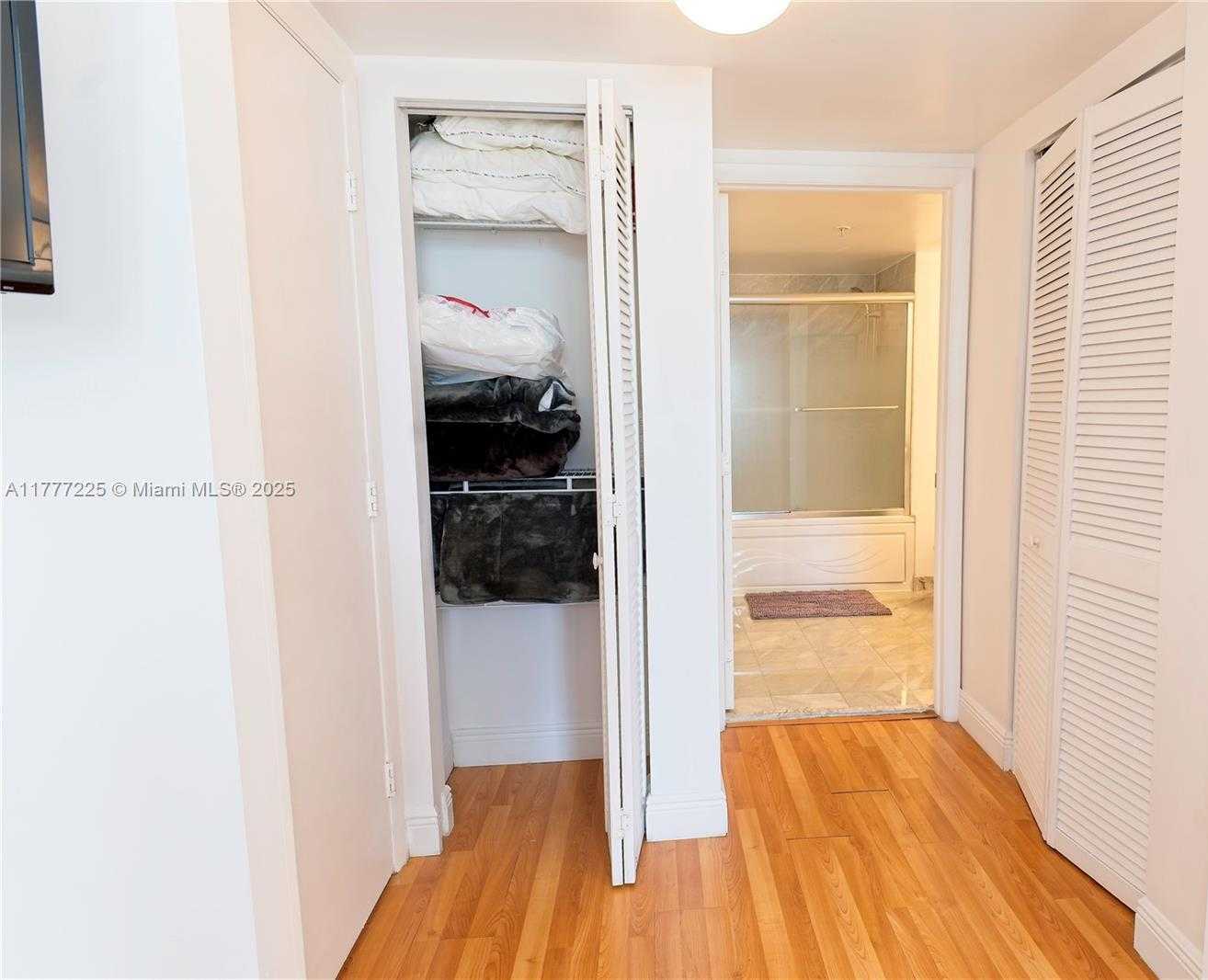 Small Image of 31 SOUTH EAST 5TH ST #1203, Miami Number 16