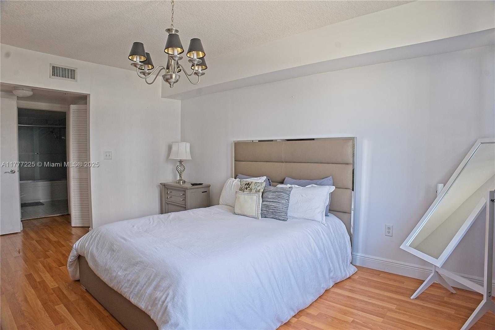 Small Image of 31 SOUTH EAST 5TH #1203, Miami Number 42