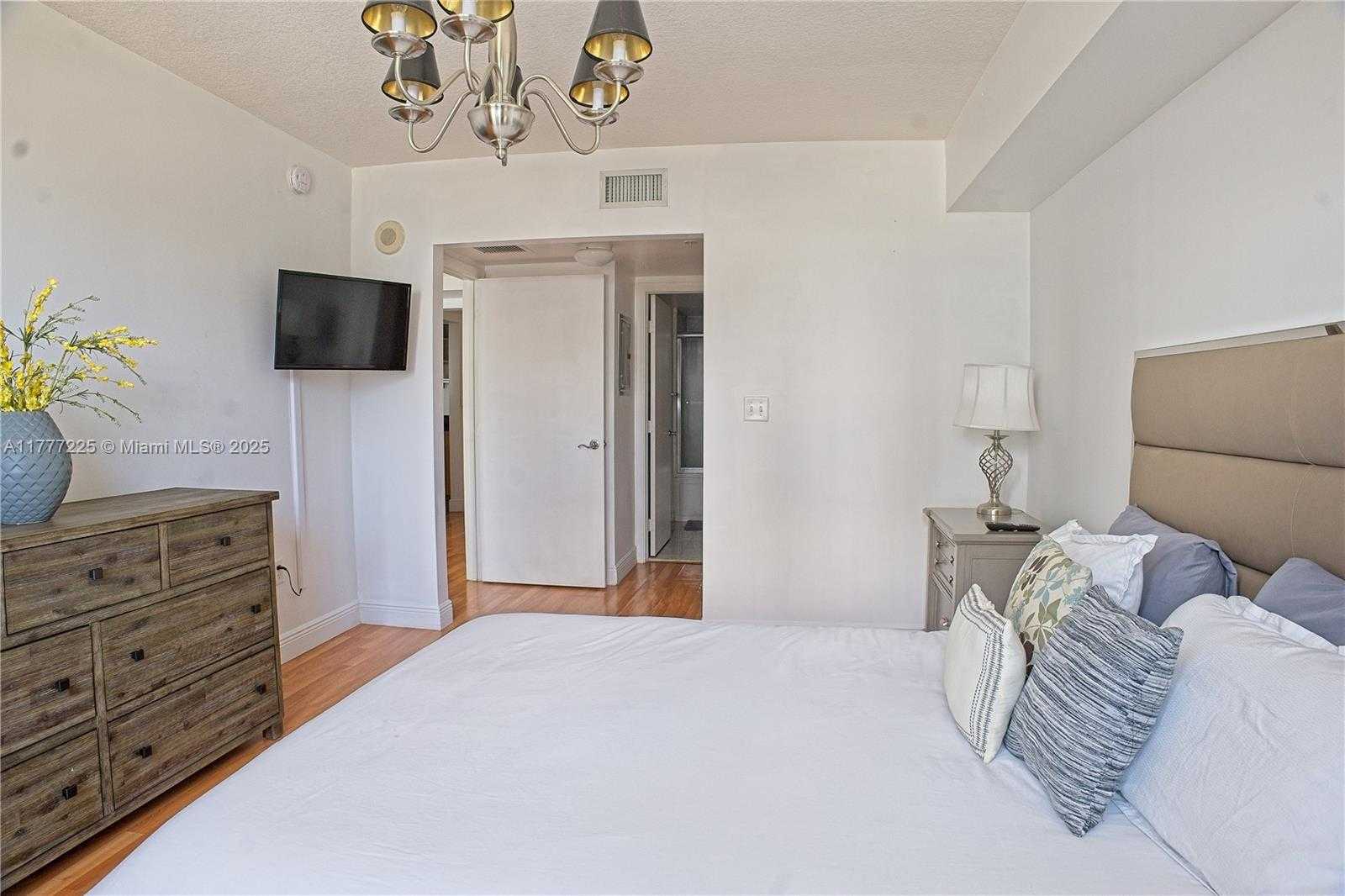 Small Image of 31 SOUTH EAST 5TH #1203, Miami Number 43