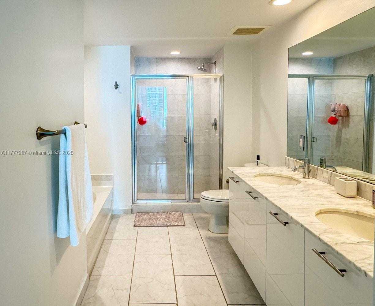 Small Image of 950 BRICKELL BAY DR #1504, Miami Number 11