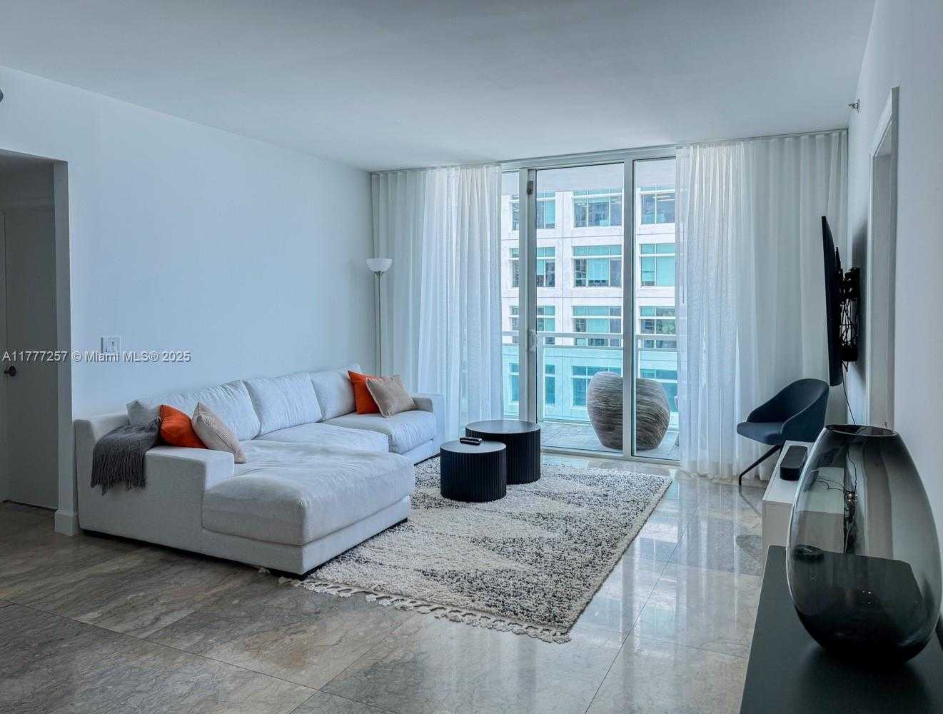 Small Image of 950 BRICKELL BAY DR #1504, Miami Number 4