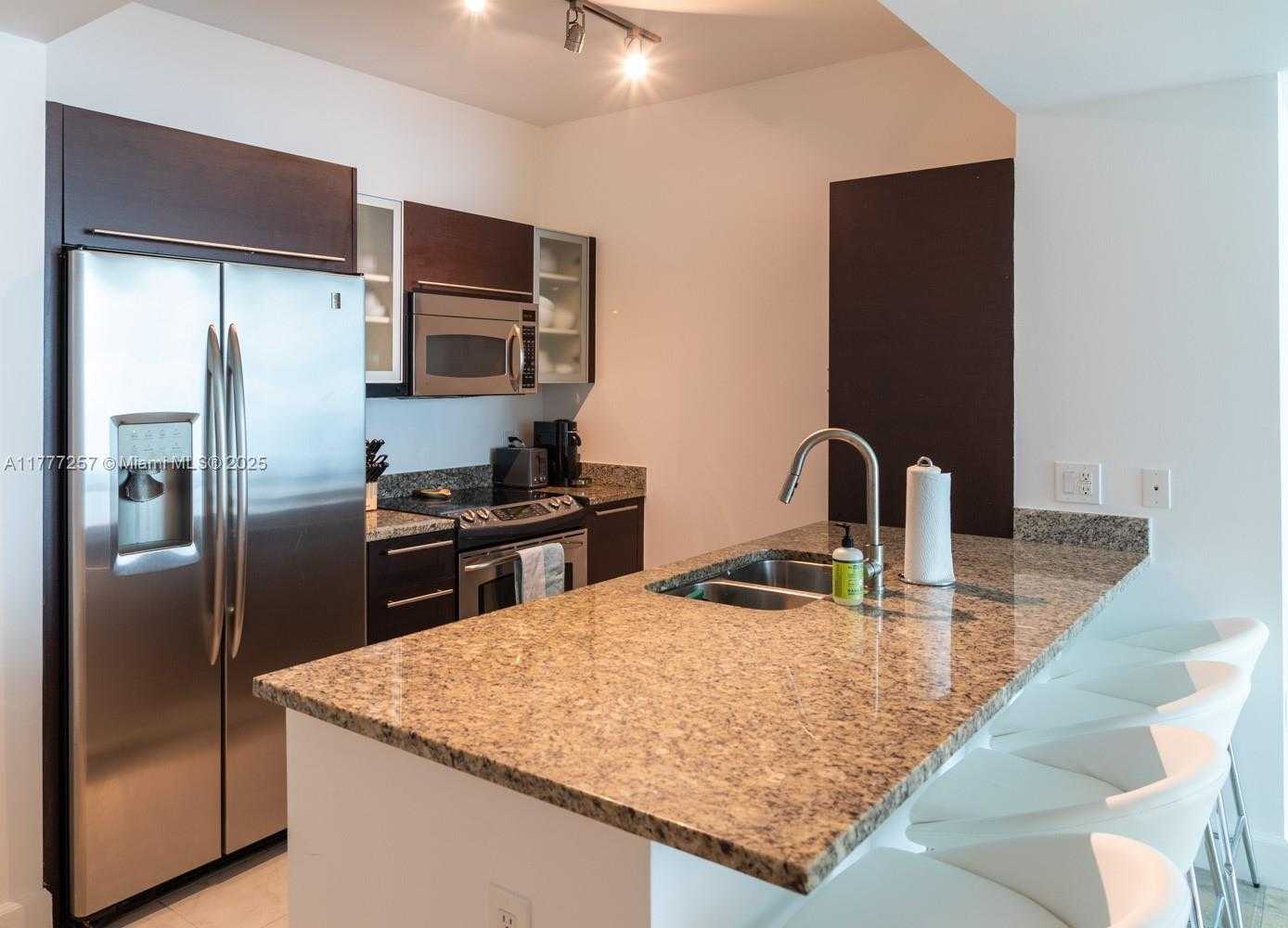 Small Image of 950 BRICKELL BAY DR #1504, Miami Number 5