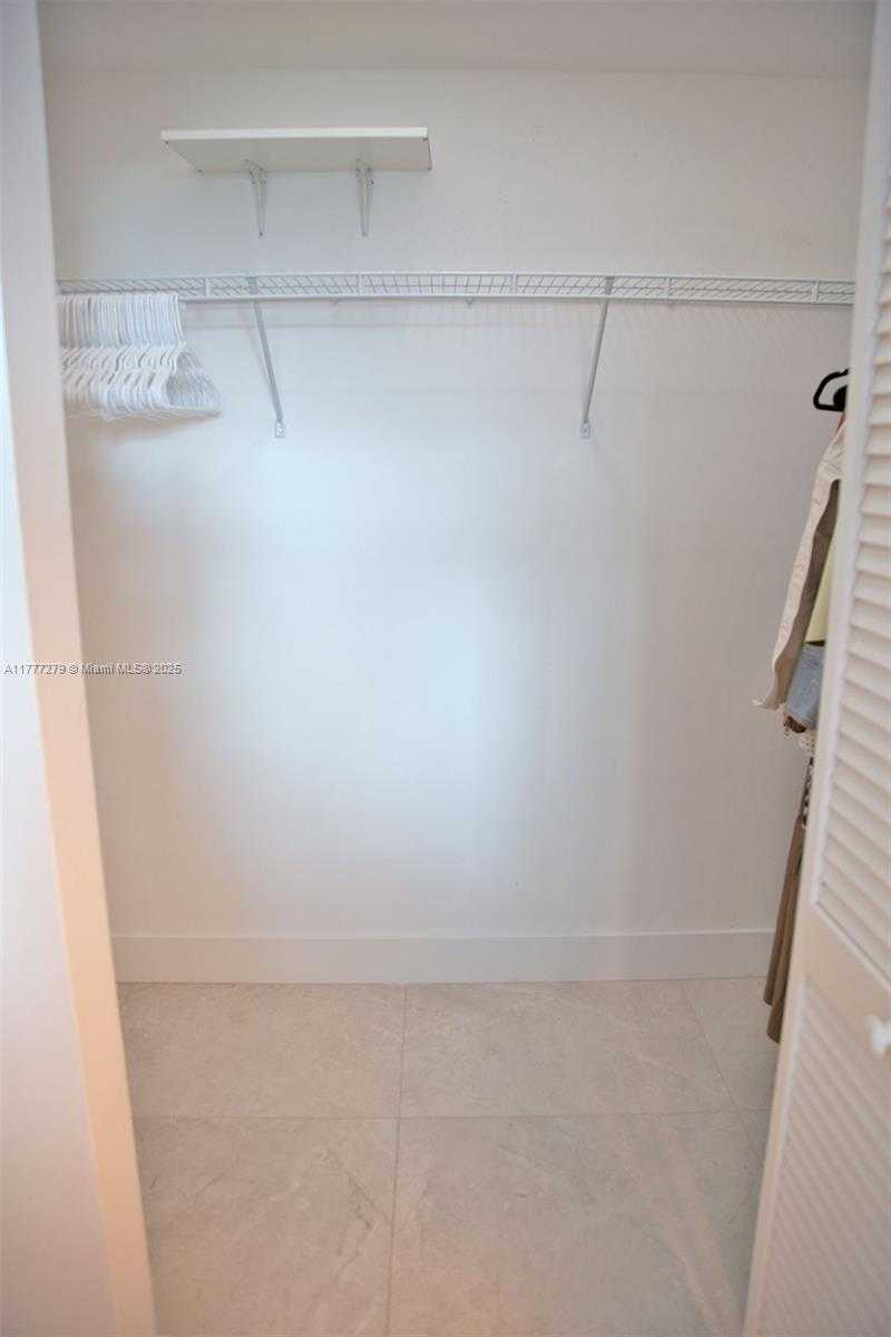 Small Image of 951 BRICKELL AVE #3007, Miami Number 4