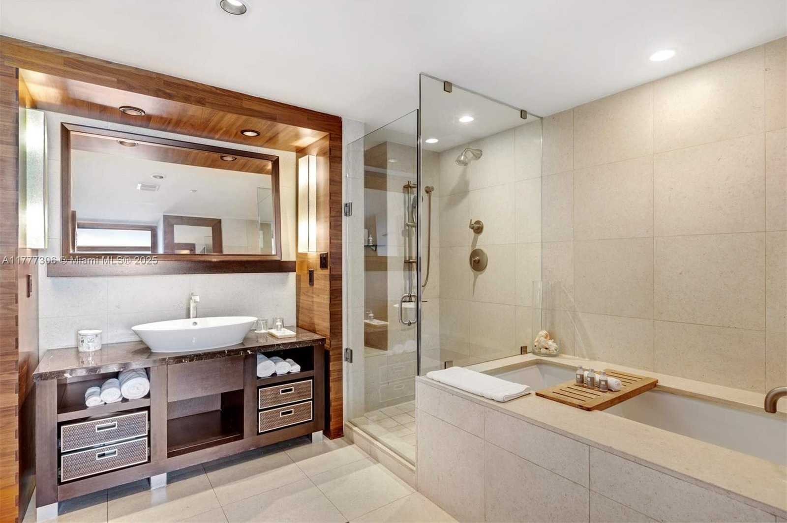 Small Image of 6801 COLLINS AVE #920, Miami Beach Number 9