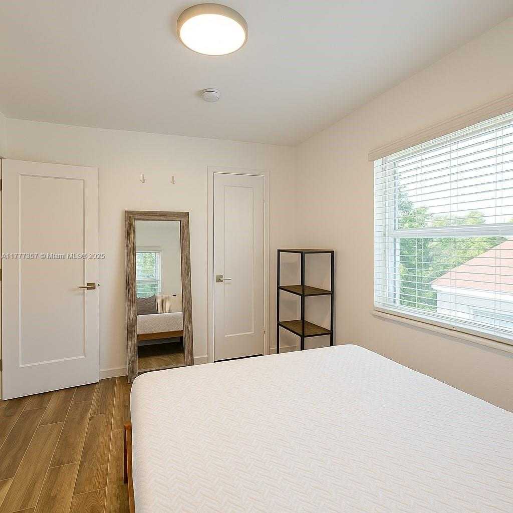 Small Image of 3523 SOUTH WEST 16TH ST, Miami Number 14