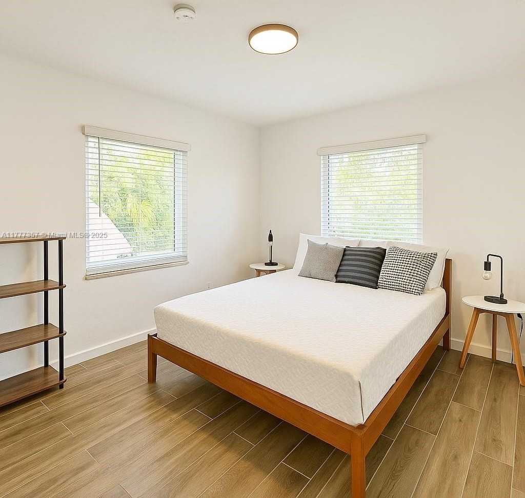 Small Image of 3523 SOUTH WEST 16TH ST, Miami Number 15