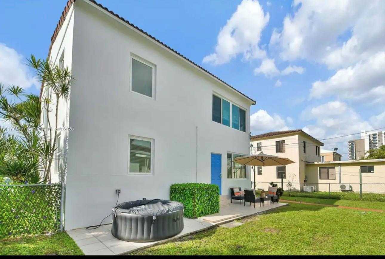 Small Image of 3523 SOUTH WEST 16TH ST, Miami Number 18