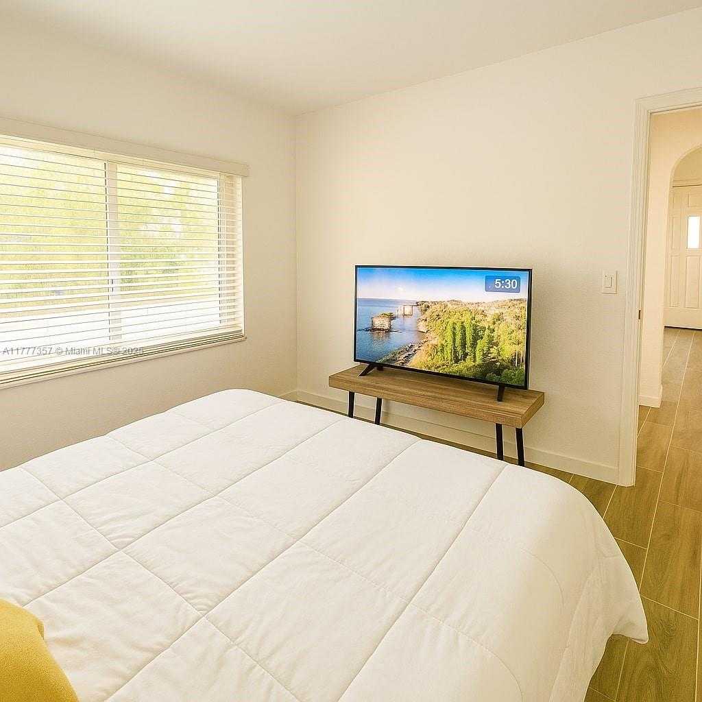 Small Image of 3523 SOUTH WEST 16TH ST, Miami Number 9
