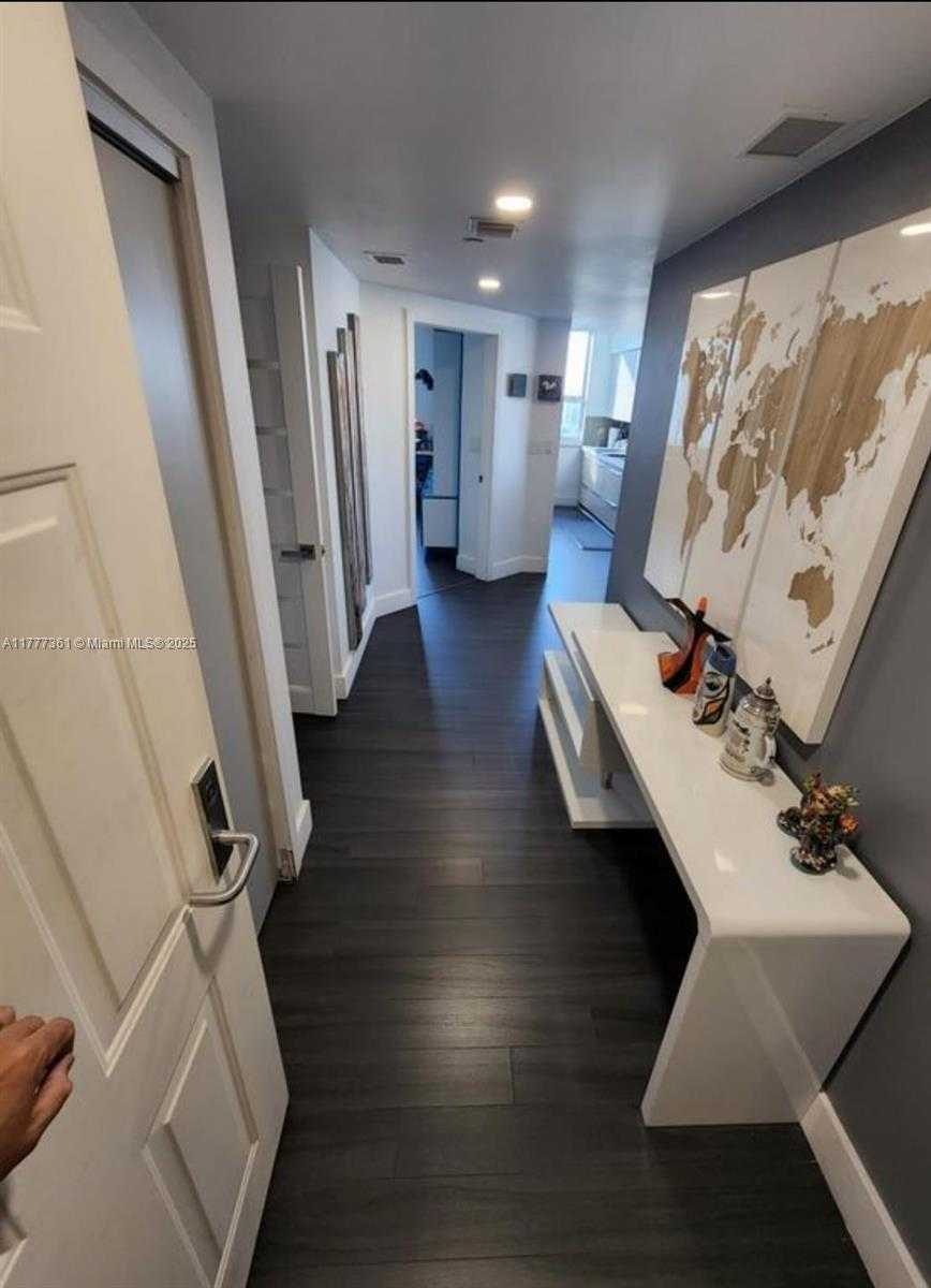 Small Image of 19501 WEST COUNTRY CLUB DR #1508, Aventura Number 3