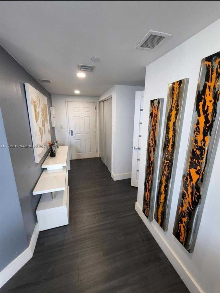 Small Image of 19501 WEST COUNTRY CLUB DR #1508, Aventura Number 4