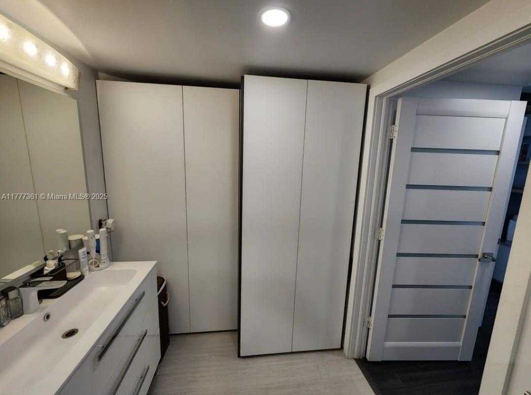 Small Image of 19501 WEST COUNTRY CLUB DR #1508, Aventura Number 8