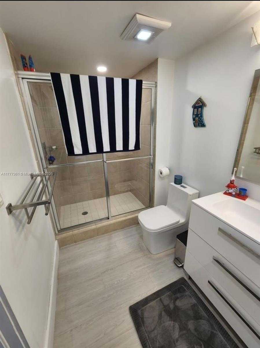 Small Image of 19501 WEST COUNTRY CLUB DR #1508, Aventura Number 9