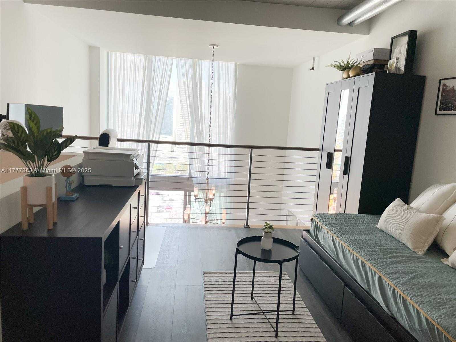 Small Image of 690 SOUTH WEST 1ST CT #2717, Miami Number 15