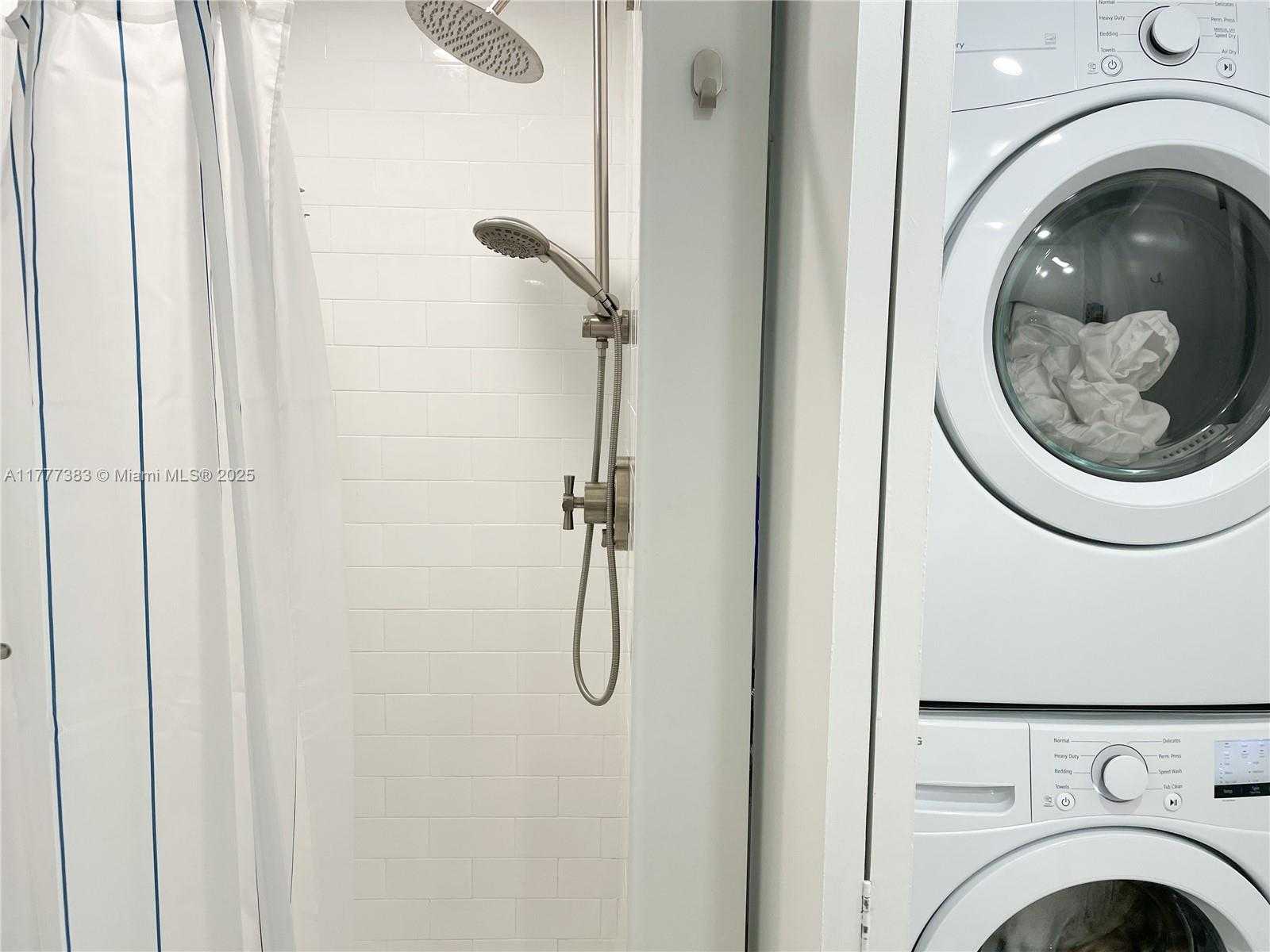 Small Image of 690 SOUTH WEST 1ST CT #2717, Miami Number 19