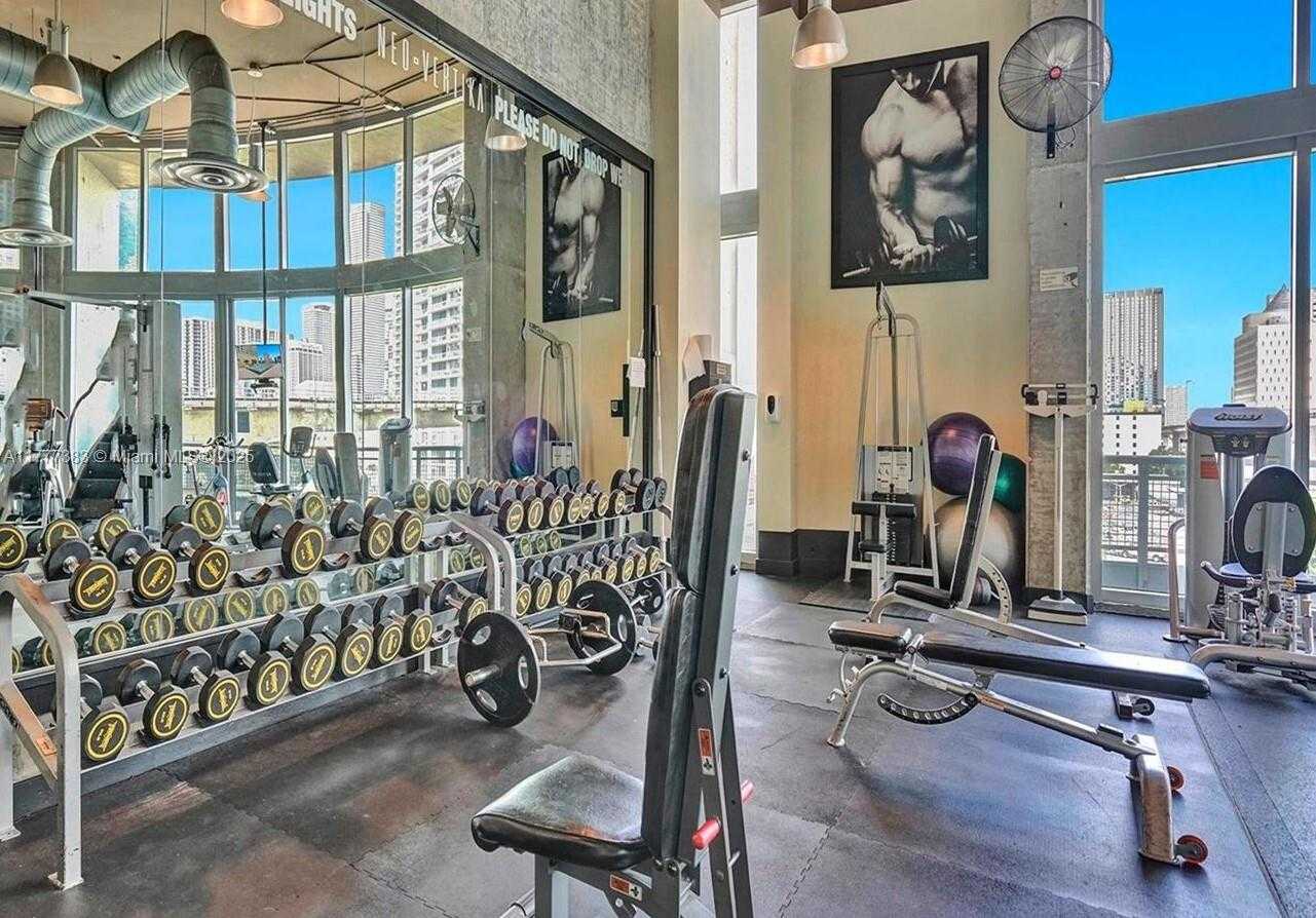 Small Image of 690 SOUTH WEST 1ST CT #2717, Miami Number 22