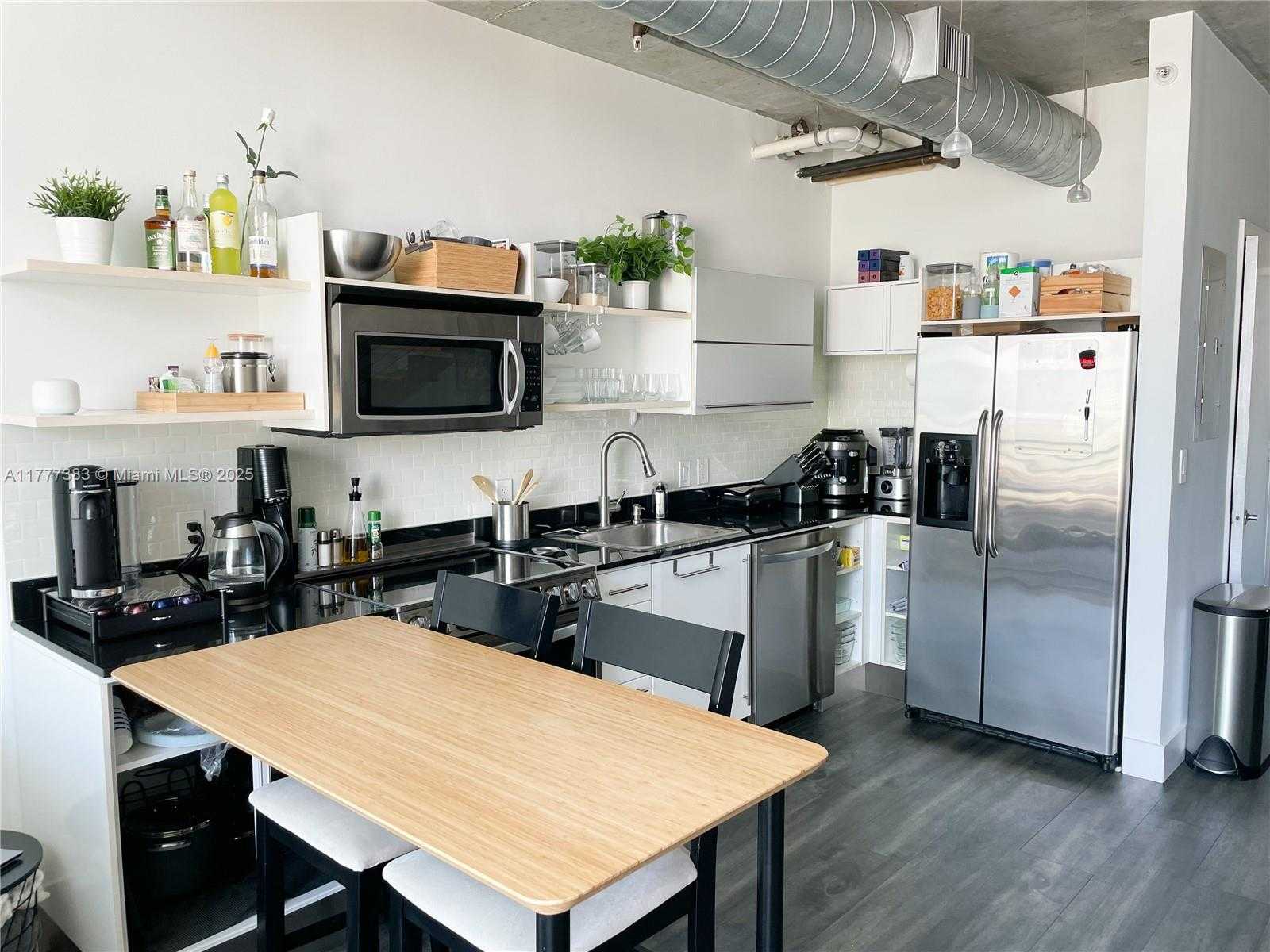 Small Image of 690 SOUTH WEST 1ST CT #2717, Miami Number 3