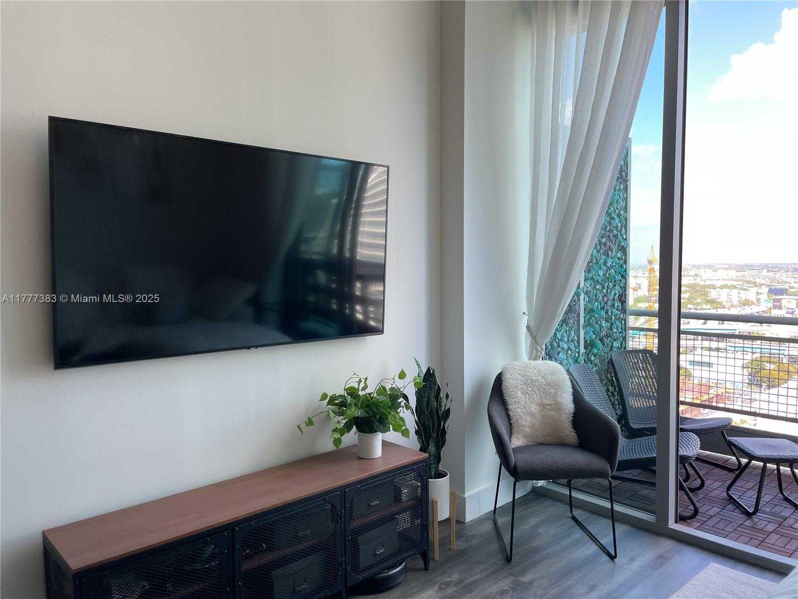 Small Image of 690 SOUTH WEST 1ST CT #2717, Miami Number 5
