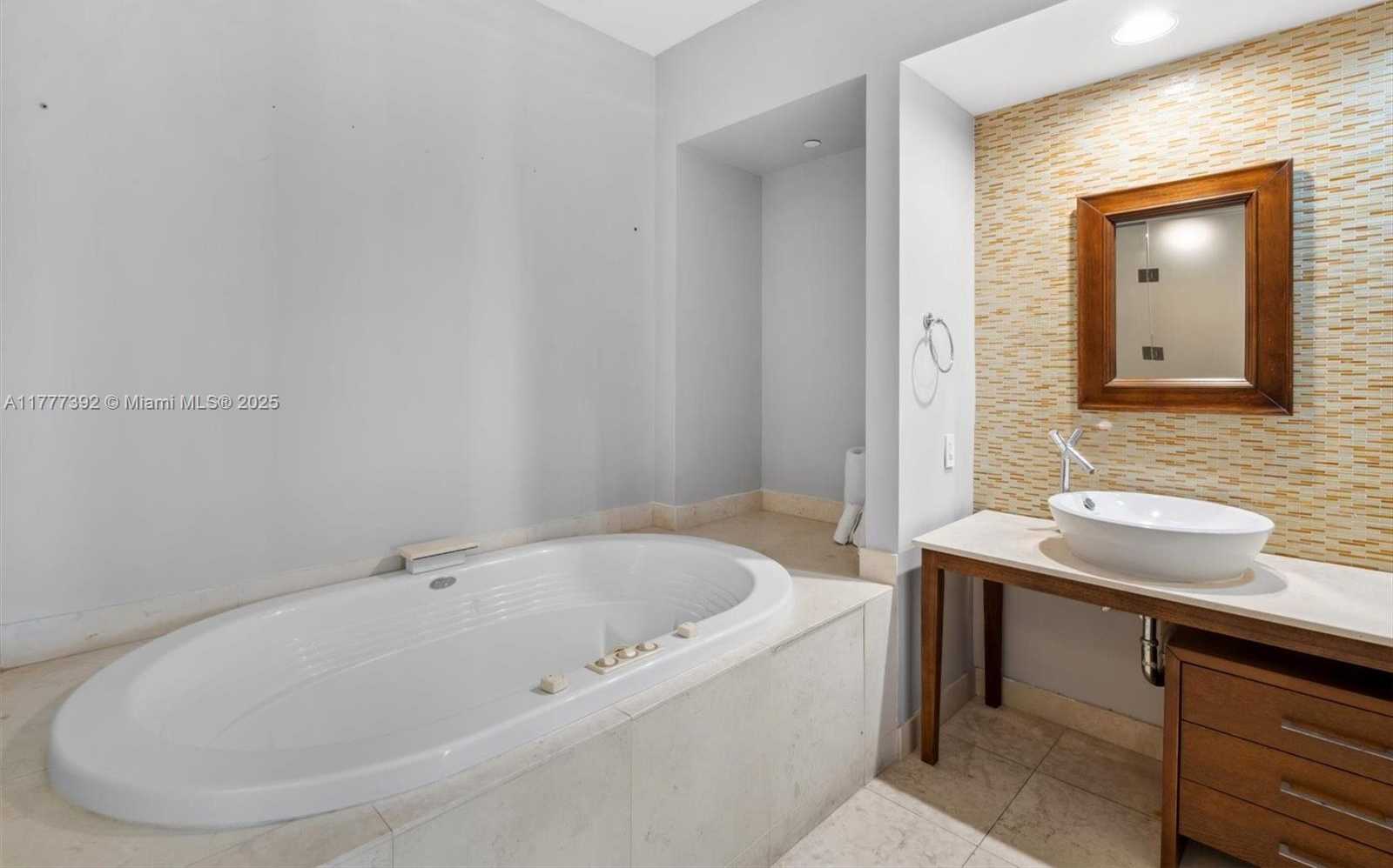 Small Image of 450 ALTON RD #1404, Miami Beach Number 12