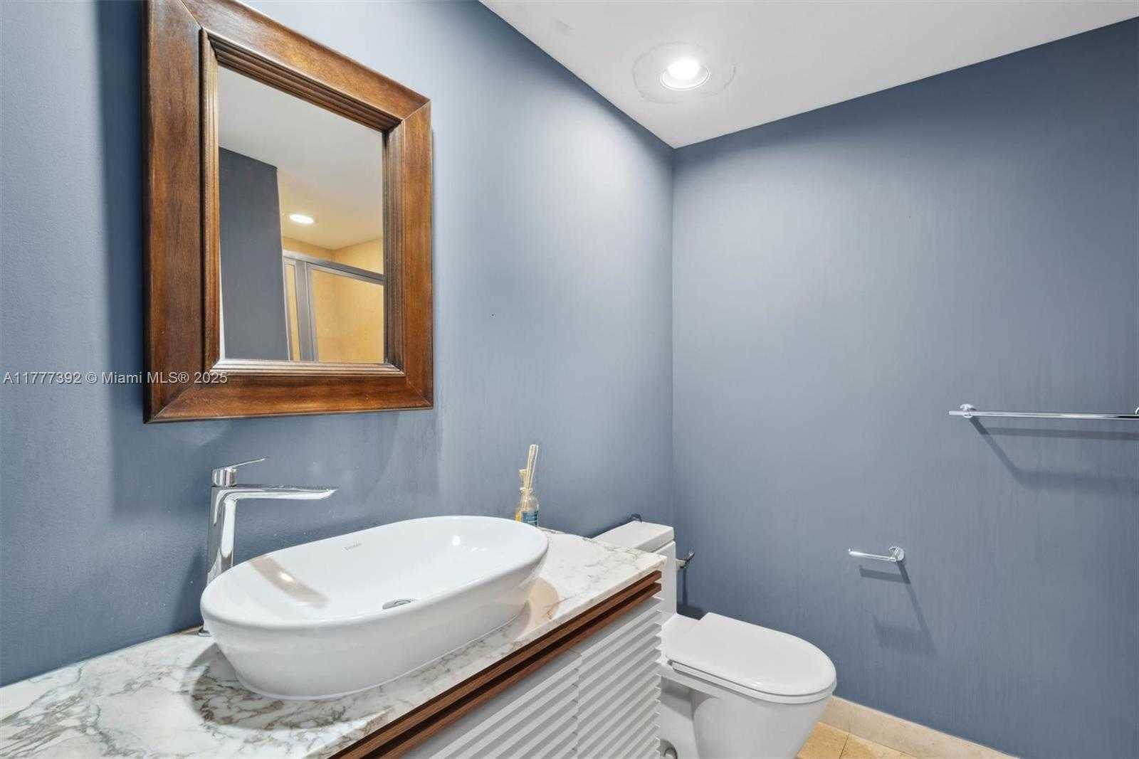 Small Image of 450 ALTON RD #1404, Miami Beach Number 18