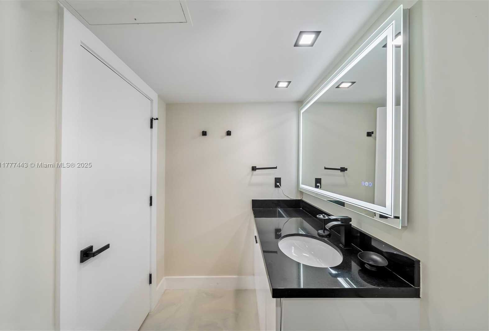 Small Image of 2301 COLLINS AVE #1130, Miami Beach Number 13